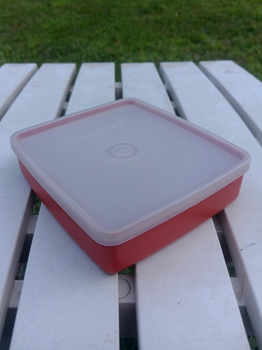 Tupperware Vintage Sandwich Keeper Storage Container Paprika Red With White Lid